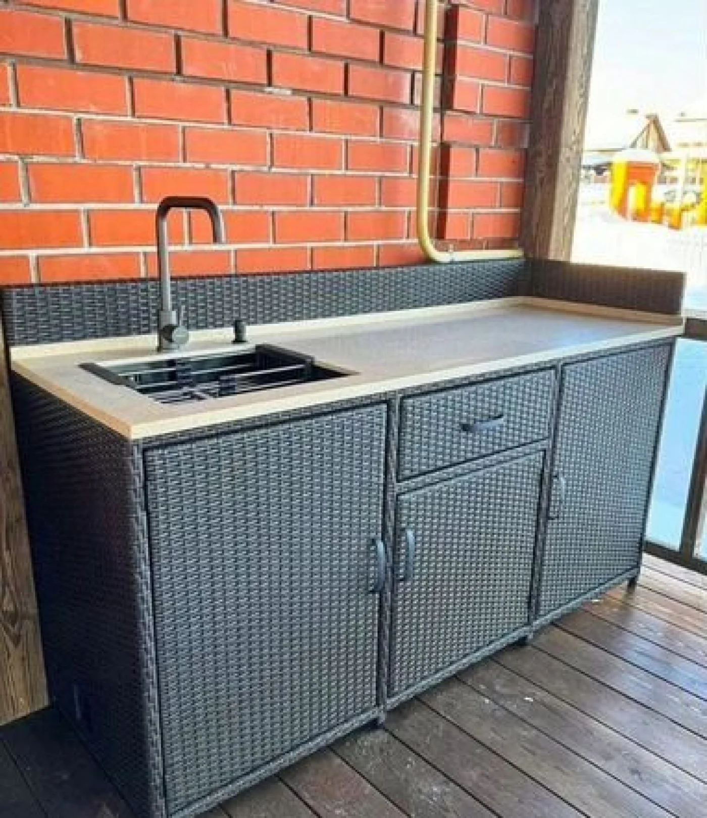 Кухня из искусственного ротанга под заказ для террасы