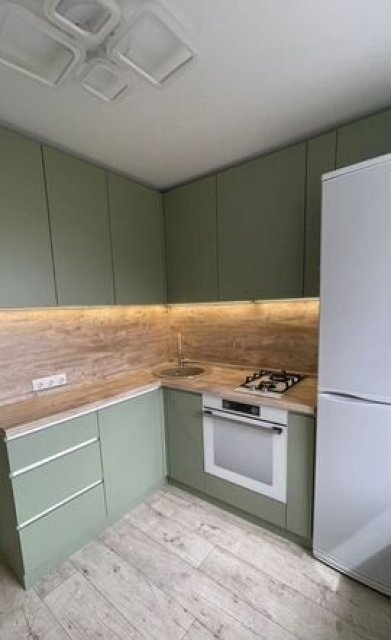 Угловая кухня на заказ для хрущевки, изготовление за 3 дня