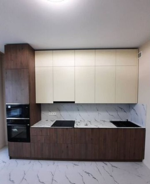 Кухни на заказ с встроенной техникой и матовыми фасадами
